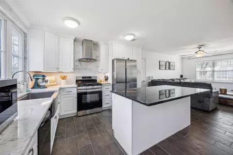 Kitchen - 1013 Crane Dr, Euless, TX 76039 photo 2 of 3