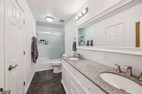 Bath - 1013 Crane Dr, Euless, TX 76039 photo 1 of 2