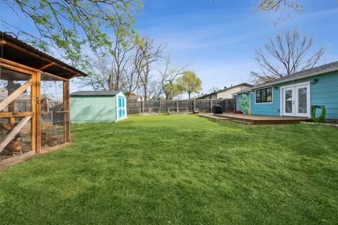 Exterior - 1013 Crane Dr, Euless, TX 76039 photo 5 of 9