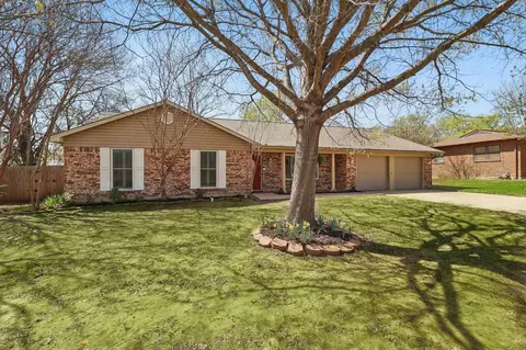 8212 Pearl St, North Richland Hills, TX 76180