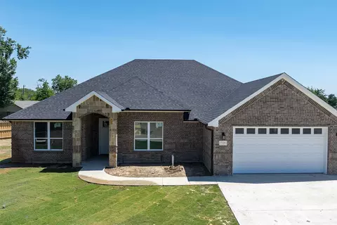 719 Cobblestone Cir, Mabank, TX 75147