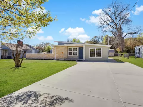 907 Hallum St, River Oaks, TX 76114