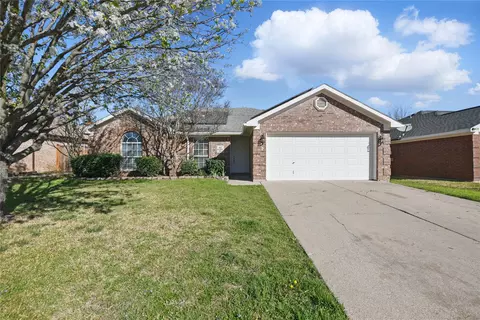 412 Willowstone Trl, Saginaw, TX 76179
