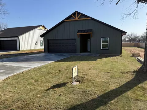 307 Pecan Ln, Tolar, TX 76476
