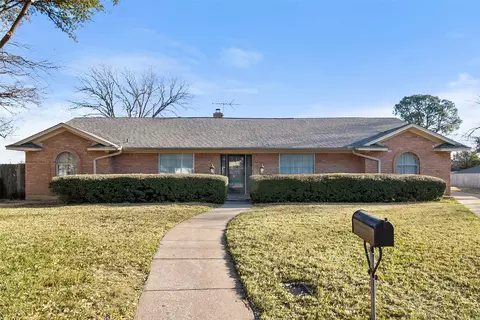 1611 Royal Mile Ct, Arlington, TX 76015