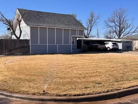 708 E 7th St, Rotan, TX 79546