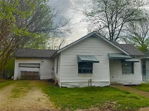 1108 N Catherine St, Terrell, TX 75160