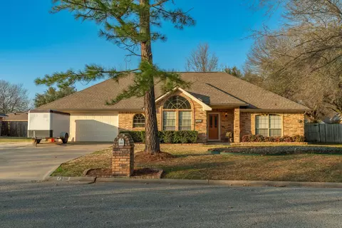 1306 Tiffany Ln, Commerce, TX 75428