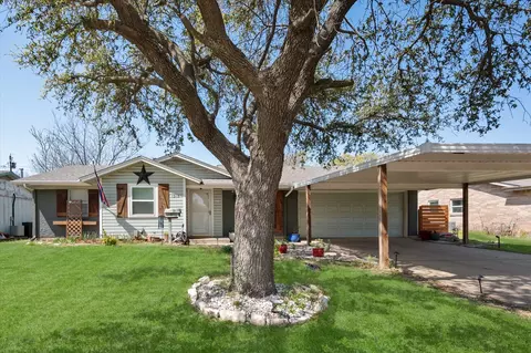 1215 Crane Dr, Euless, TX 76039