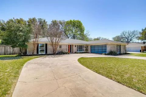 4109 Ridglea Country Club Dr, Fort Worth, TX 76126