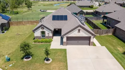 4711 Bering Dr, Sanger, TX 76266
