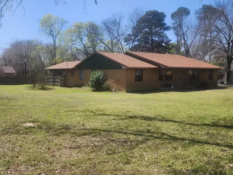 512 E Lane St, Quitman, TX 75783