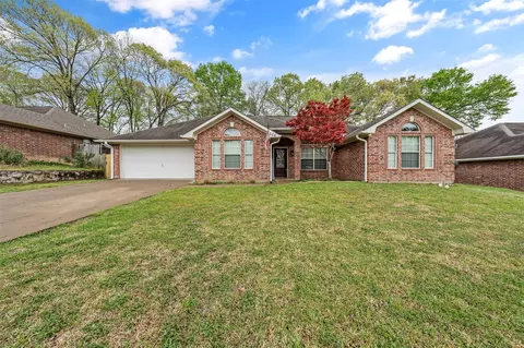 208 Homestead Dr, Palestine, TX 75801