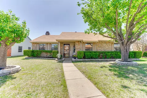 2806 Pear Tree Ln, Garland, TX 75042