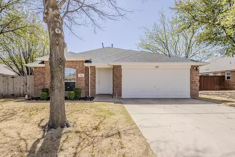 737 Cardinal Dr, Saginaw, TX 76131