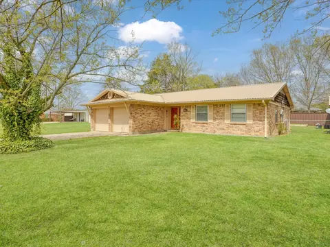 402 W Carter St, Savoy, TX 75479