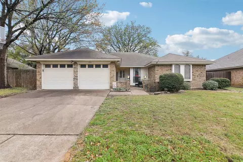 3310 Elkhart Ct, Arlington, TX 76016