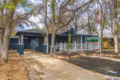 1711 10th St, Brownwood, TX 76801
