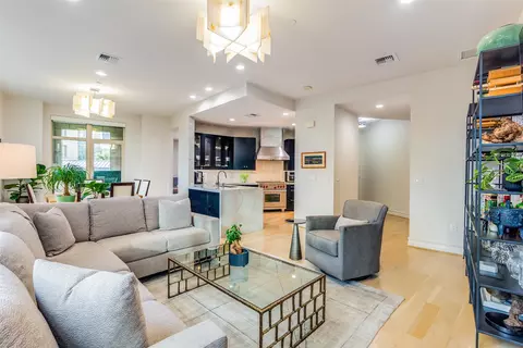 2555 N Pearl St #303, Dallas, TX 75201