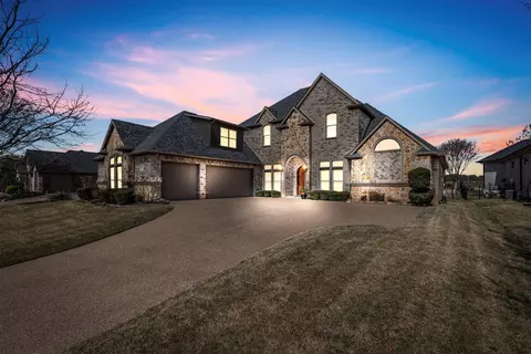 841 Thomas Crossing Dr, Burleson, TX 76028