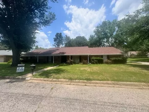 907 Humphrey St, Athens, TX 75751