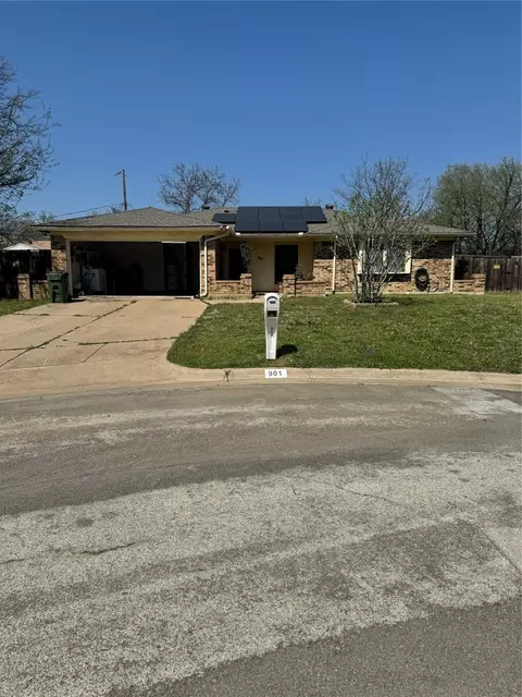 901 Freestone Ct, Arlington, TX 76017