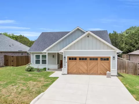 2518 Hillcrest Dr, Granbury, TX 76048