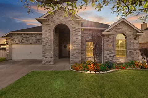 7521 Park Ave, Forest Hill, TX 76140