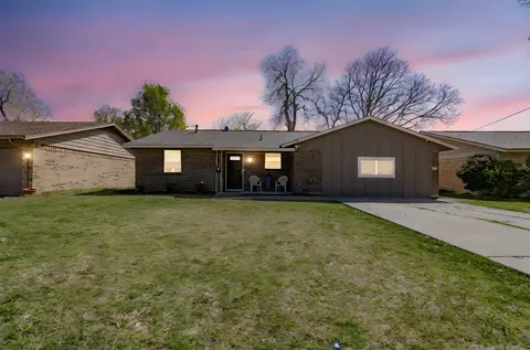 329 W Ferndale Ln, Grand Prairie, TX 75052