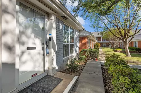 1013 Roaring Springs Rd #1013, Fort Worth, TX 76114