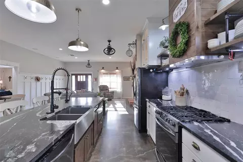 Kitchen - 801 N Avenue H, Haskell, TX 79521 photo 7 of 8