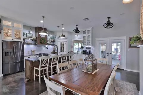 Kitchen - 801 N Avenue H, Haskell, TX 79521 photo 4 of 8