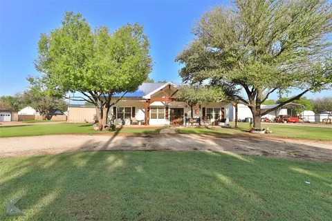 Exterior - 801 N Avenue H, Haskell, TX 79521 photo 2 of 12