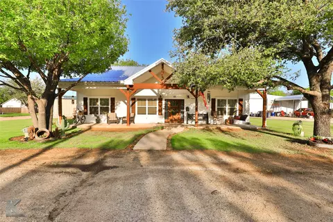 Exterior - 801 N Avenue H, Haskell, TX 79521 photo 1 of 12