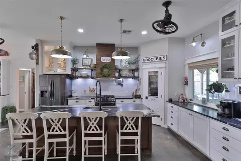 Kitchen - 801 N Avenue H, Haskell, TX 79521 photo 5 of 8