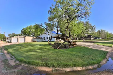 Exterior - 801 N Avenue H, Haskell, TX 79521 photo 6 of 12