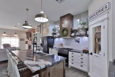 Kitchen - 801 N Avenue H, Haskell, TX 79521 photo 6 of 8
