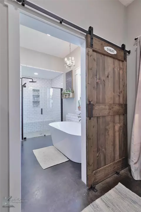 Bath - 801 N Avenue H, Haskell, TX 79521 photo 4 of 6