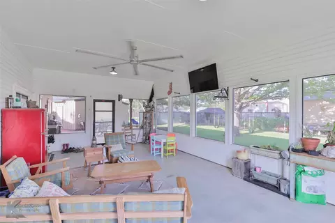 Exterior - 801 N Avenue H, Haskell, TX 79521 photo 4 of 12