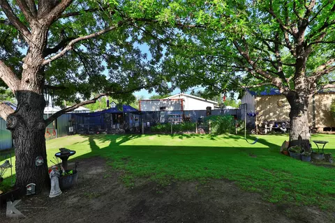 Exterior - 801 N Avenue H, Haskell, TX 79521 photo 9 of 12