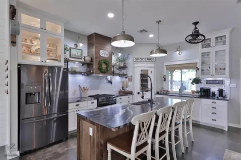 Kitchen - 801 N Avenue H, Haskell, TX 79521 photo 3 of 8