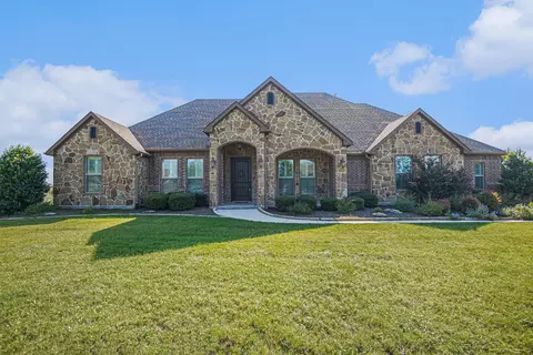 121 Deer Grove Trl, Azle, TX 76020