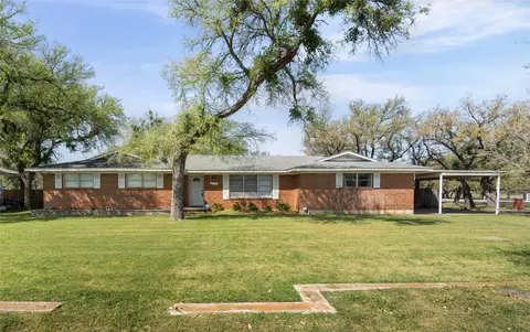 100 Paint Brush Rd, Lakeside, TX 76108