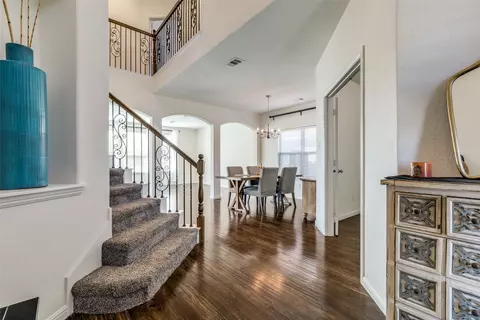 720 Kelley Ct, Fort Worth, TX 76120