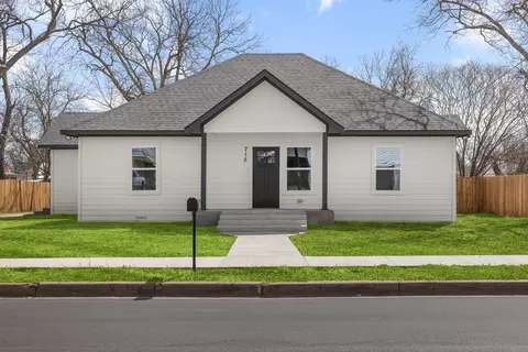 715 W Chambers St, Cleburne, TX 76033
