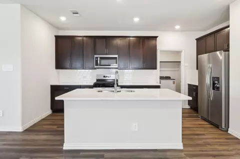 908 Dayflower Ct, Lavon, TX 75166