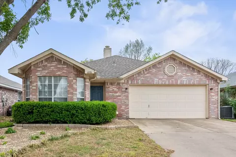 6006 Flyers Ln, Arlington, TX 76018