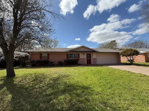 607 Melody Ln, Gainesville, TX 76240