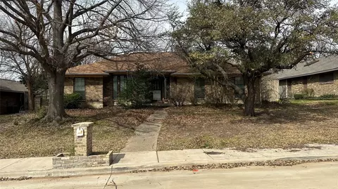 2615 Dove Creek Ln, Carrollton, TX 75006