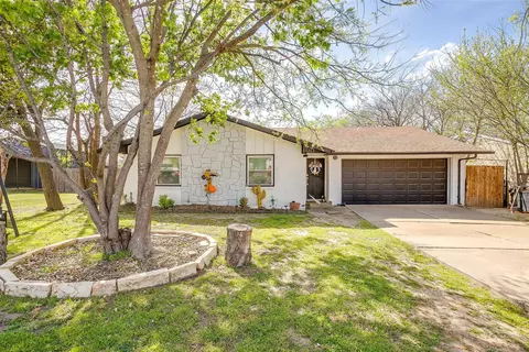717 N Ray St, Alvarado, TX 76009